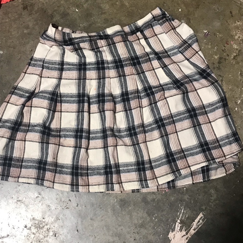 medium sized skirt beige colors